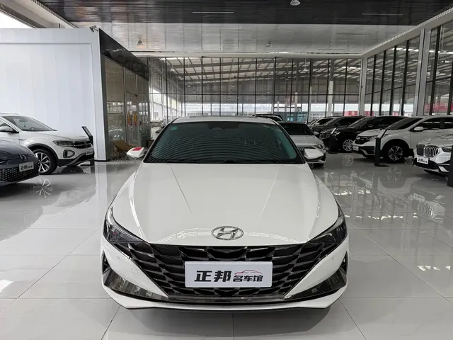 Hyundai Elantra 2022 1.5L CVT LUX Premium Edition
