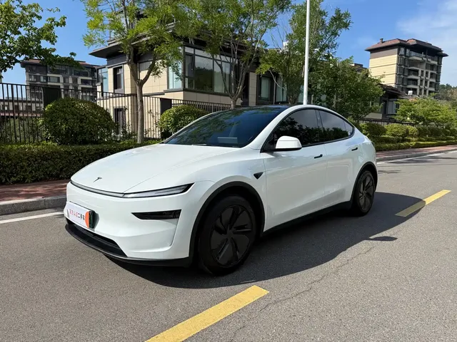 Tesla Model Y 2025 Rear-Wheel Drive