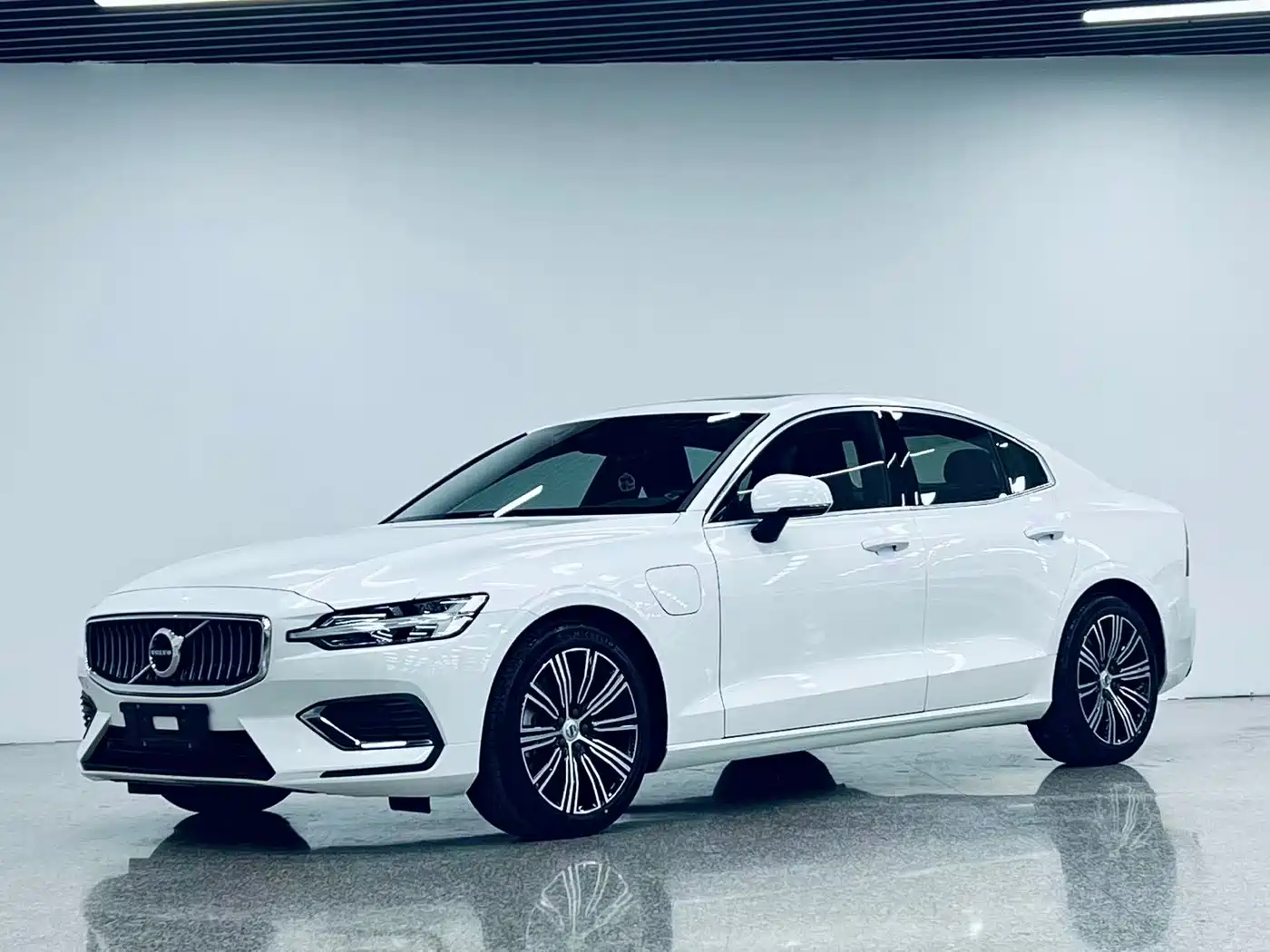 Volvo S60 Plug-in Hybrid 2020 T8 Twin Engine AWD Momentum Luxury Edition
