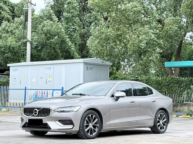 Volvo S60 2022 B4 Smart Comfort Luxury Edition