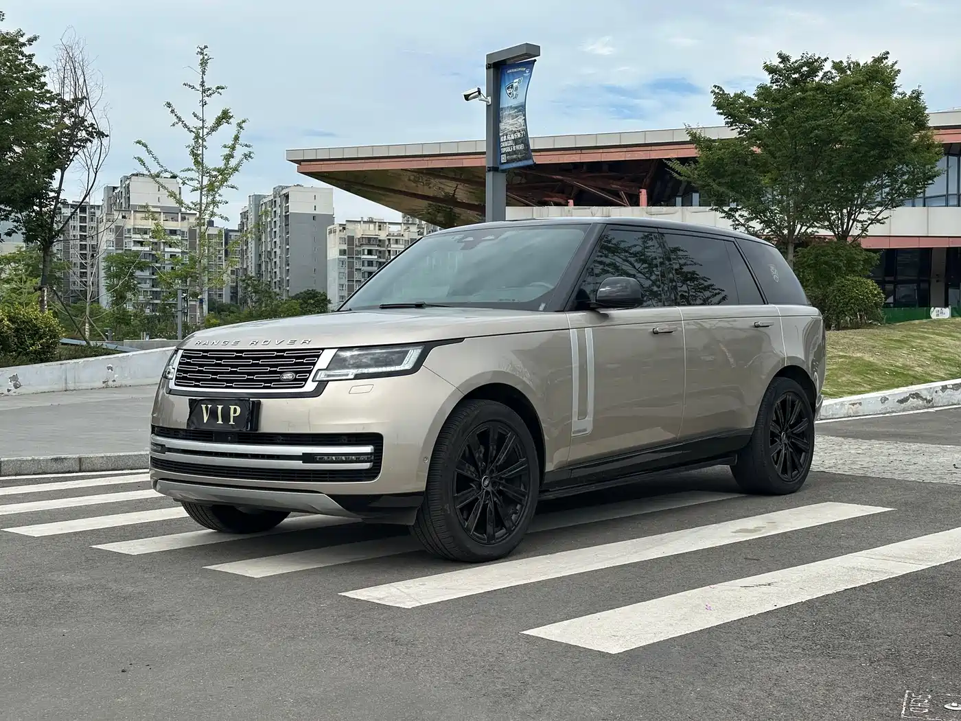 Land Rover Range Rover 2023 3.0 L6 400PS Exemplary Long Wheelbase