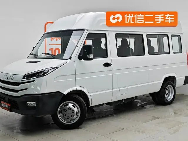 Iveco Daily 2023 2.5T A37M1 Long Wheelbase Medium Roof Dual Tire Manual Door 5-9 Seater