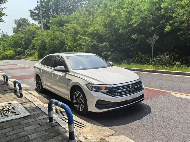 Volkswagen Sagitar 2025 300TSI DSG Surpass Edition