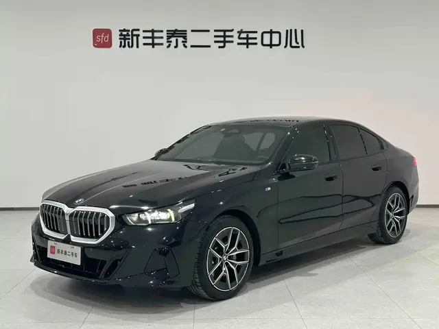 BMW 5 Series (Import) 2024 530i Leading Model M Sport Package