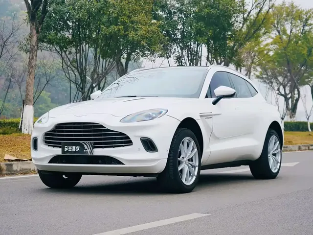 Aston Martin DBX 2022 3.0T STRAIGHT-SIX