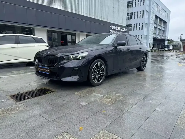 BMW 5 Series 2025 530Li Leading M Sport Package