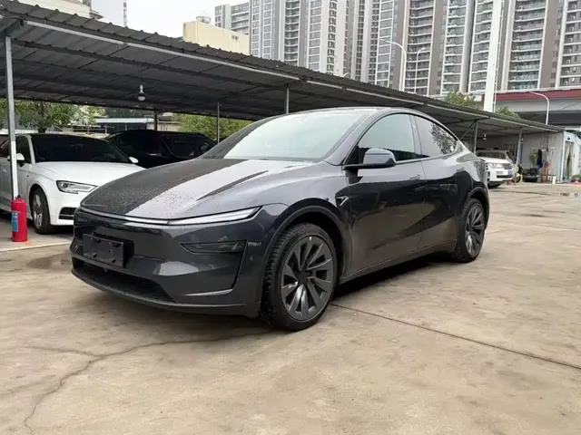 Tesla Model Y 2026 Long Range All-Wheel Drive