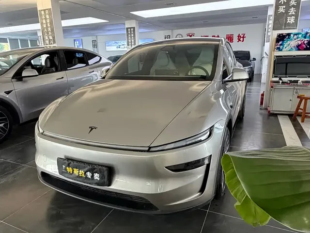 Tesla Model Y L 2025 Facelift Long Range AWD
