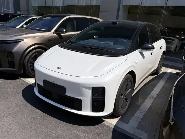 Li Auto i6 2025 2WD Base Model