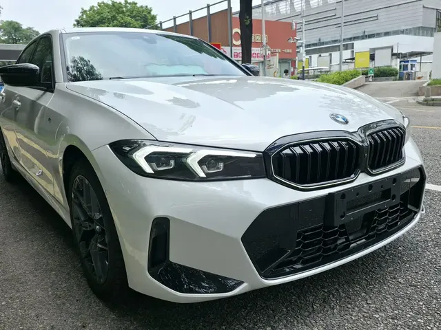 BMW 3 Series 2026 330Li M Sport Shadowline Package