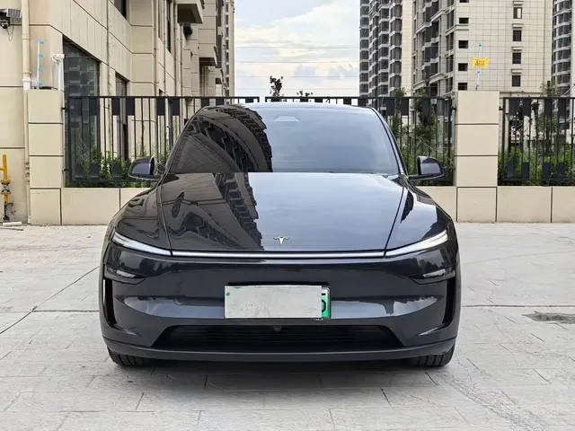 Tesla Model Y 2025 Rear-Wheel Drive