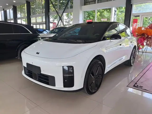 Li Auto i6 2025 2WD Base Model