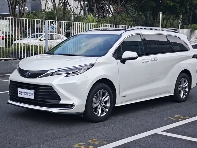 Toyota Sienna 2023 2.5L Hybrid Comfort Edition