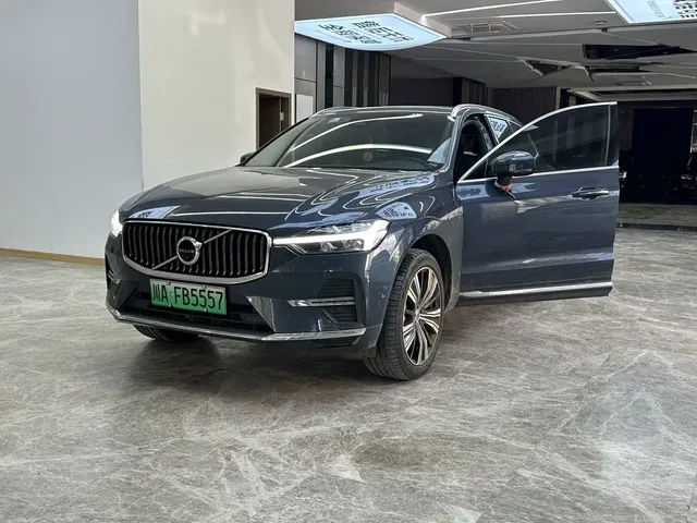 Volvo XC60 Plug-in Hybrid 2022 T8 Plug-in Hybrid Long Range AWD Momentum Luxury Edition