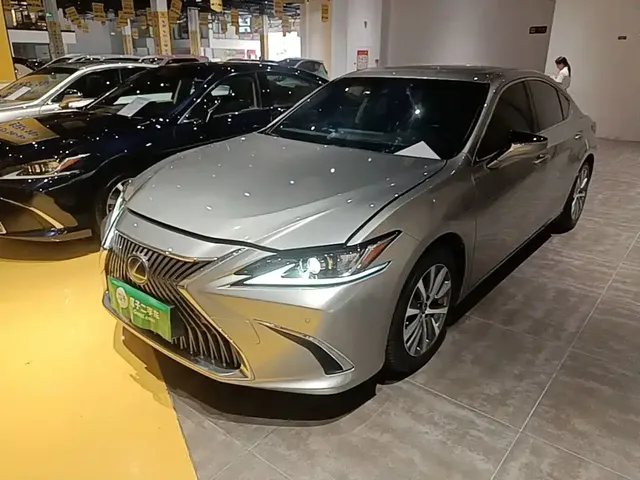 Lexus ES 2020 200 Luxury