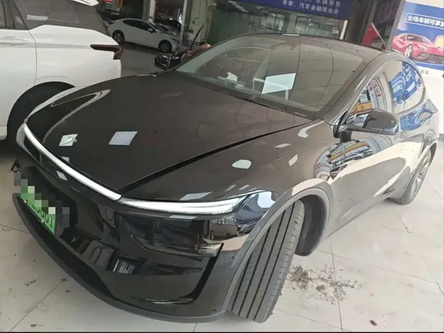 Tesla Model Y 2025 Rear-Wheel Drive
