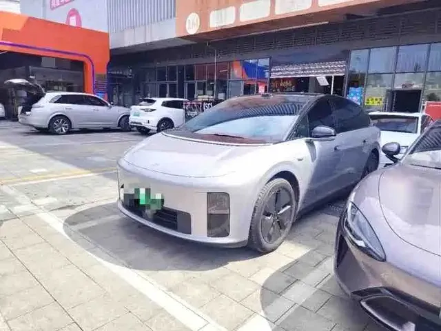 Li Auto i6 2025 2WD Base Model