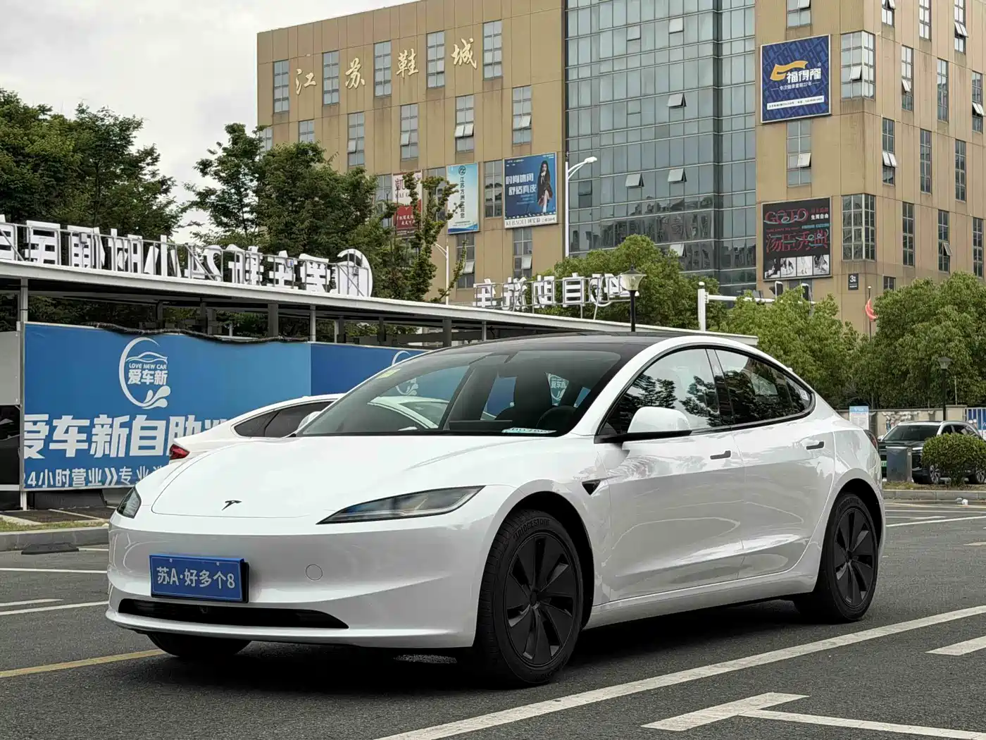 Tesla Model 3 2025 Model Year Facelift Rear-Wheel Drive
