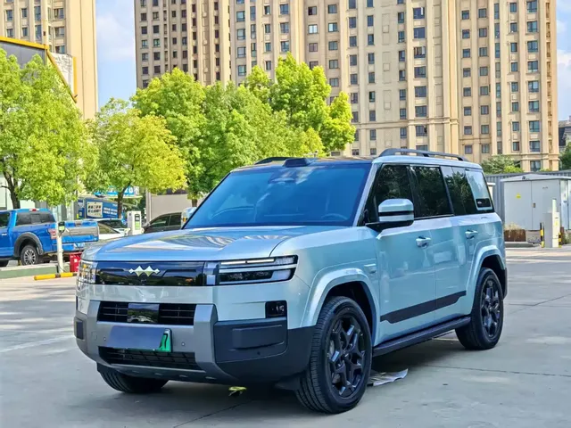 Fang Cheng Bao Titanium 7 2025 AWD Base Model