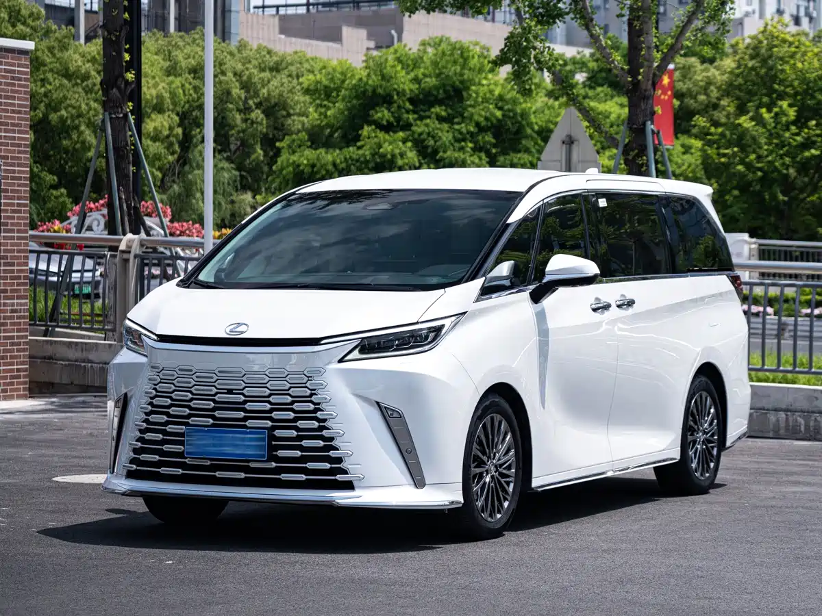 Lexus LM 2023 500h 6-Seater Prestige Edition