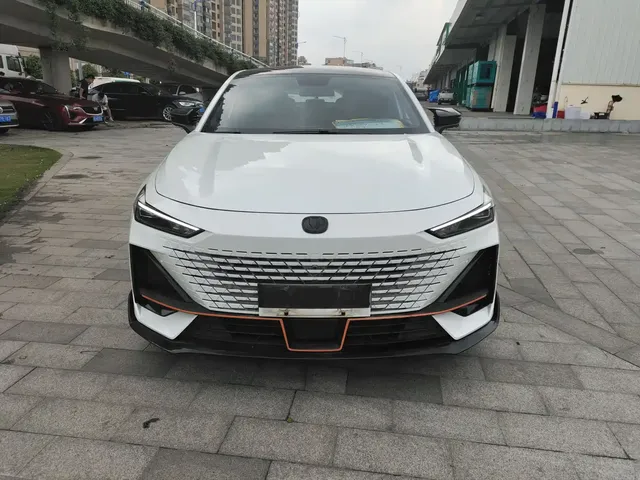 Changan UNI-V 2023 1.5T Luxury Edition
