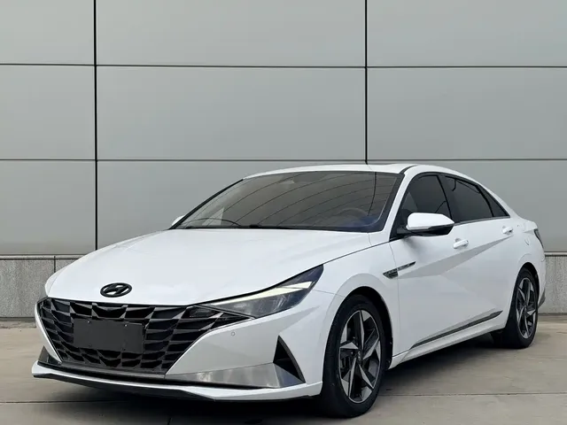 Hyundai Elantra 2022 1.5L CVT LUX Premium Edition