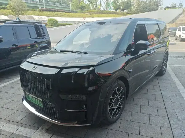 ZEEKR 009 2024 6-seat Executive AWD 108kWh