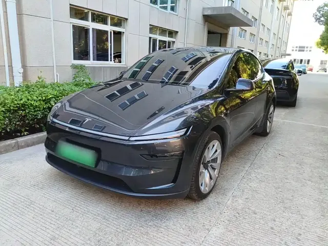 Tesla Model Y 2025 Model Rear-Wheel Drive Launch Edition