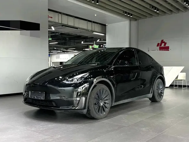 Tesla Model Y 2023 Long Range All-Wheel Drive Edition