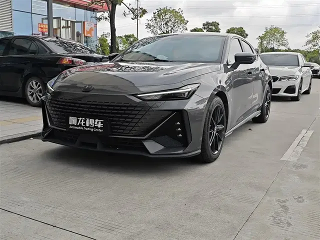 Changan UNI-V 2023 1.5T Luxury Edition