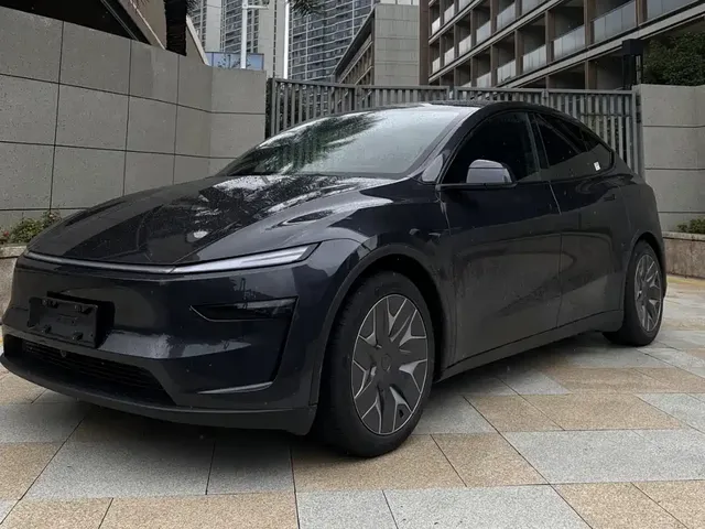 Tesla Model Y L 2025 Facelift Long Range AWD