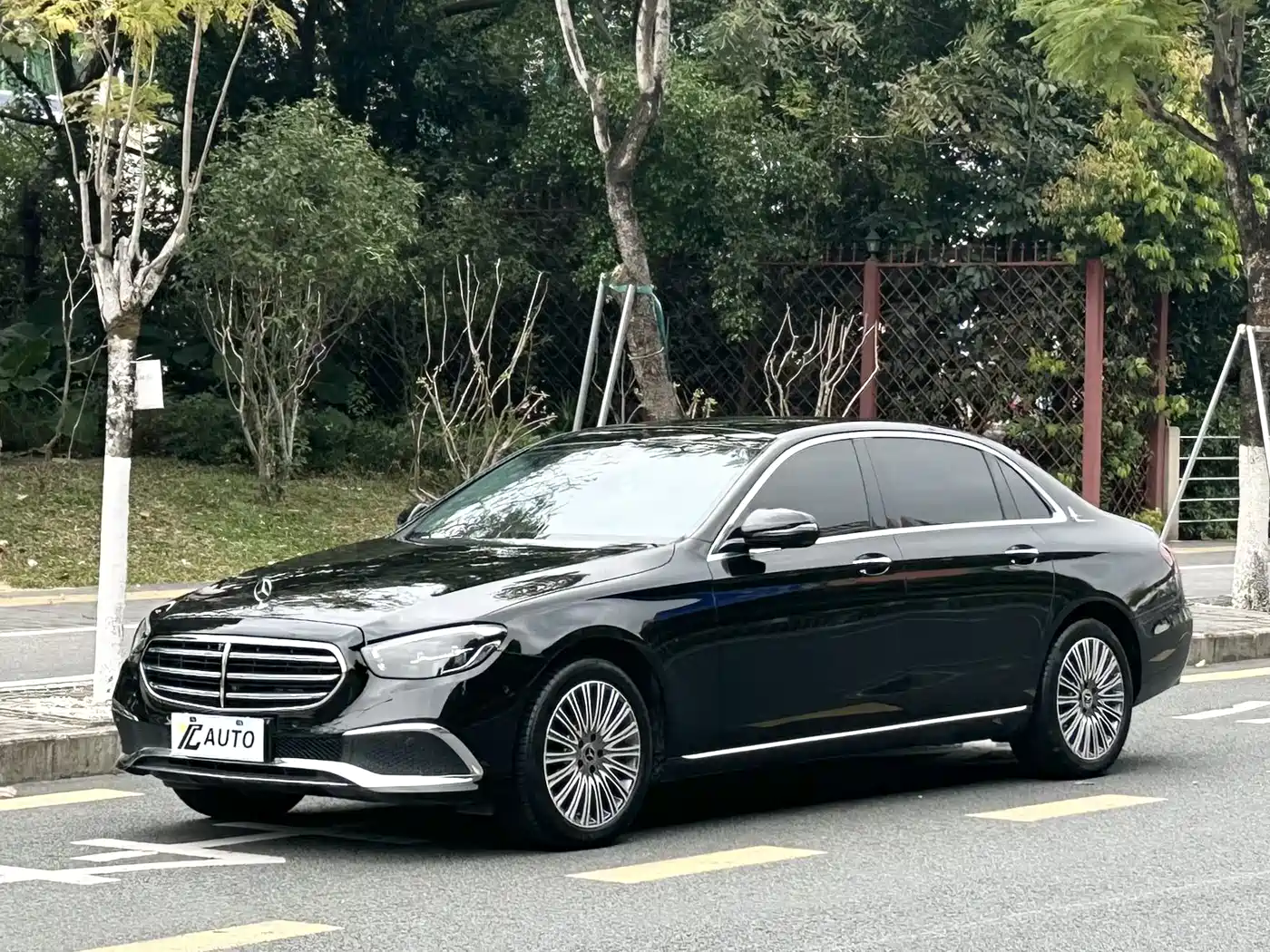 Mercedes-Benz E-Class 2022 E 300 L Fashion