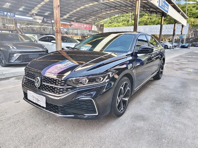 Volkswagen Passat 2023 330TSI Starlight Luxury Edition