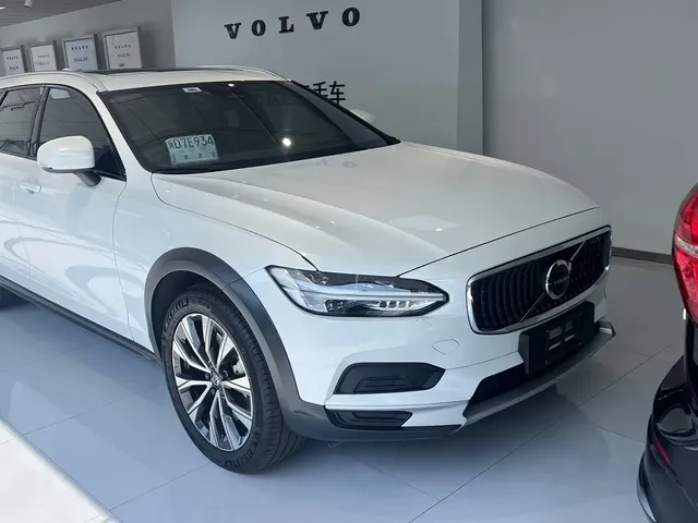 Volvo V90 2022 Cross Country B5 AWD Momentum