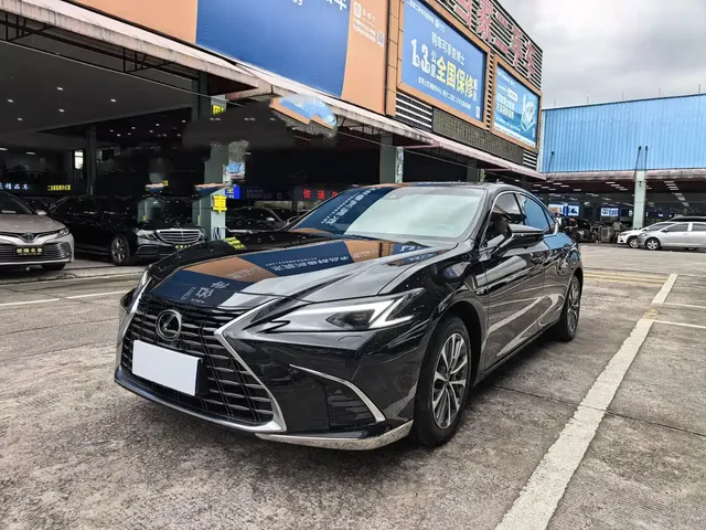 Lexus ES 2025 200 Ultimate Edition