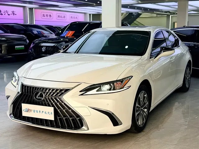Lexus ES 2022 300h Excellence Edition