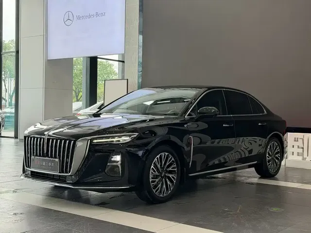Hongqi H5 2024 2.0T Automatic Smart Connect Flag Smooth Edition