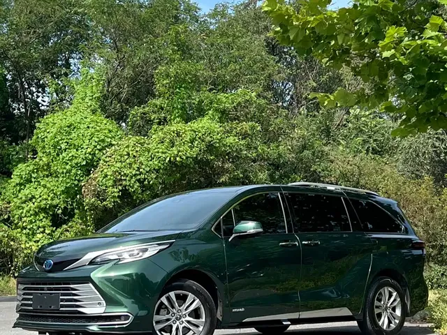 Toyota Sienna 2023 2.5L Hybrid Platinum Edition