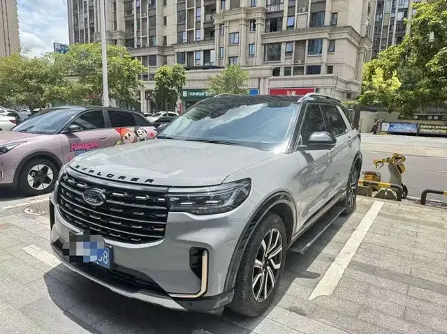 Ford Explorer 2023 EcoBoost 285 4WD Rose Gold Edition 6-Seater