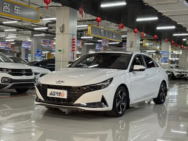 Hyundai Elantra 2022 1.5L CVT LUX Premium Edition