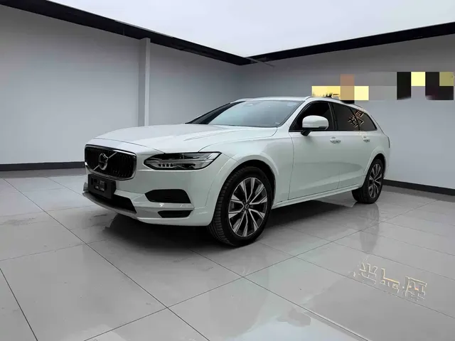 Volvo V90 2022 Cross Country B5 AWD Momentum