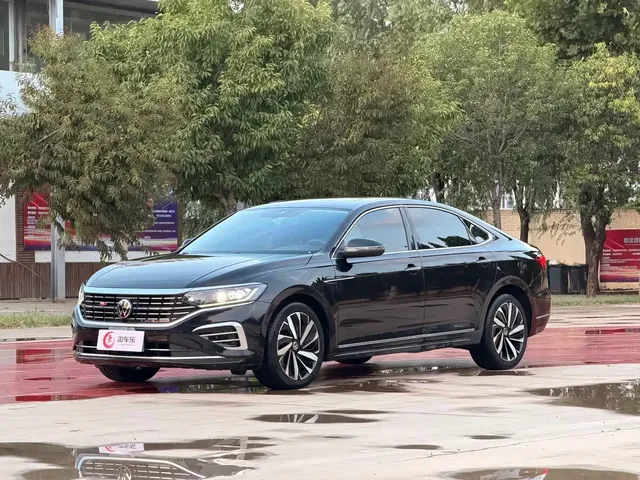 Volkswagen Passat 2022 330TSI Luxury Edition