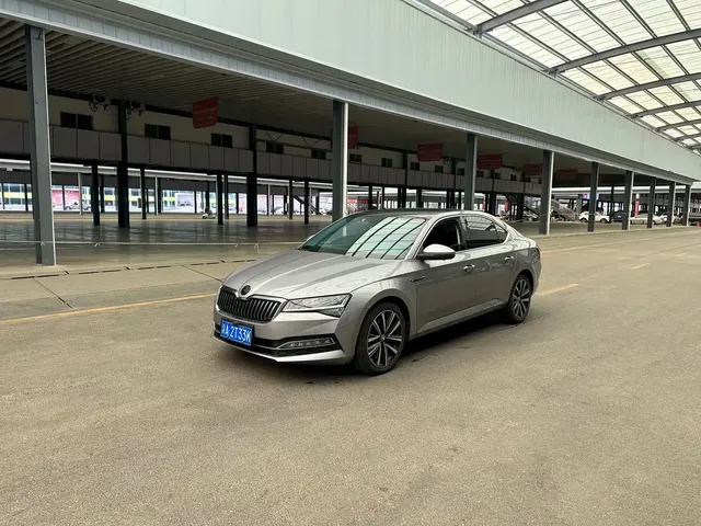 Škoda Superb 2022 TSI330 DSG Luxury Edition