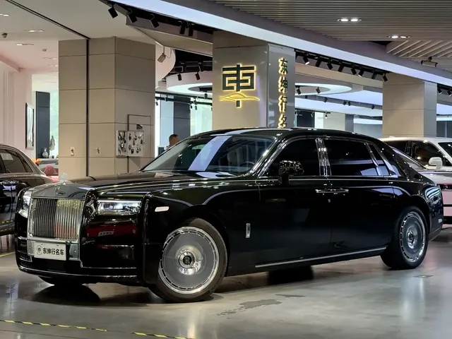 Rolls-Royce Phantom, 2022