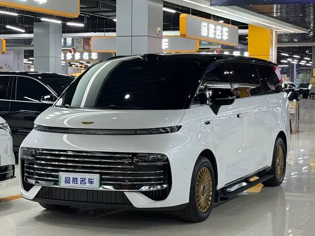 Geely Galaxy V900 2026 Model Base Version 8-Seater
