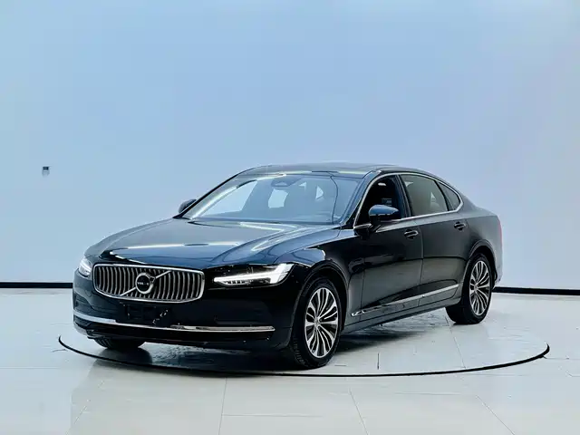 Volvo S90 2024 B5 Momentum Luxury Edition