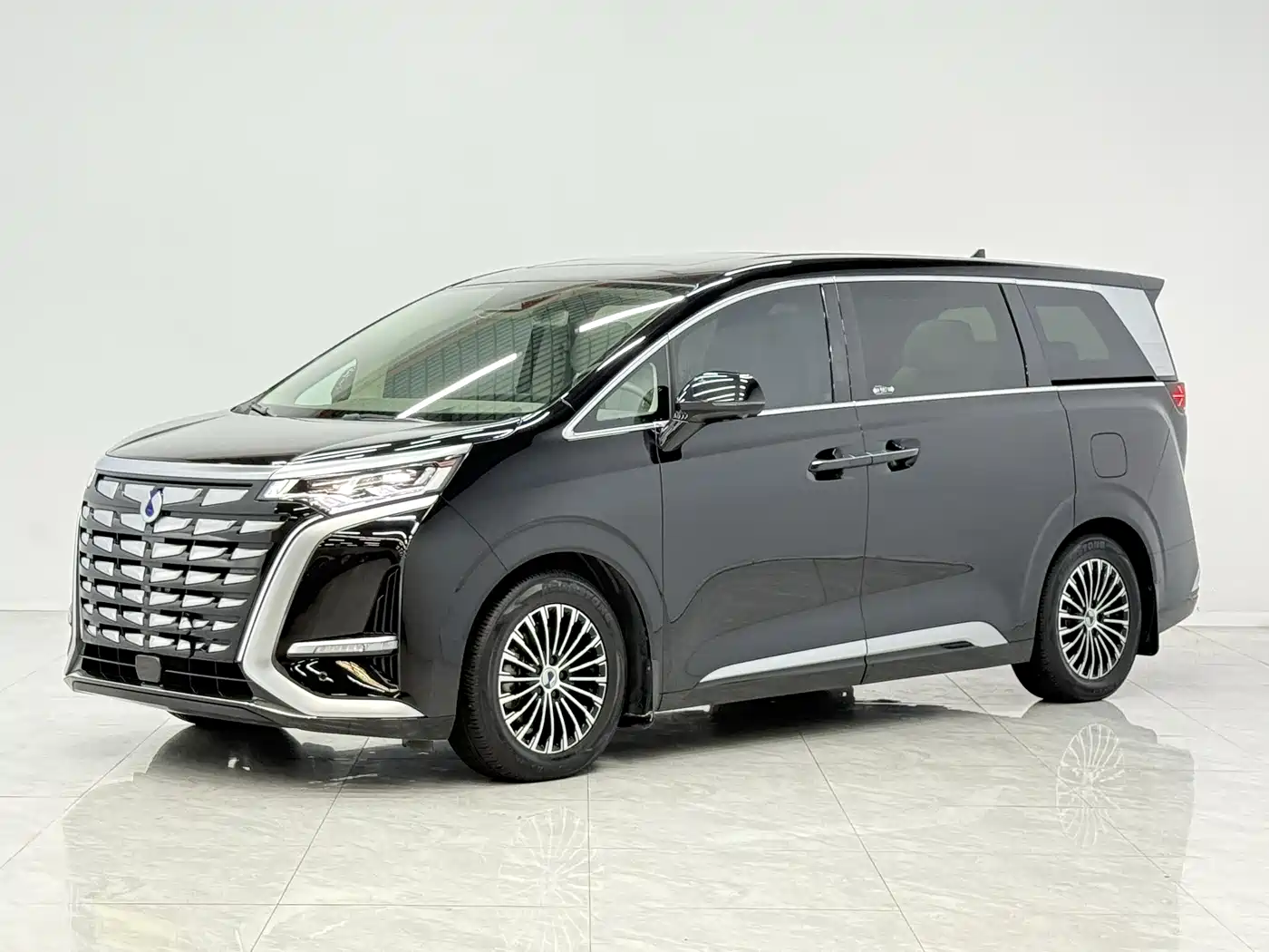 Denza D9 2022 DM-i 970 All-Wheel Drive Honor Edition