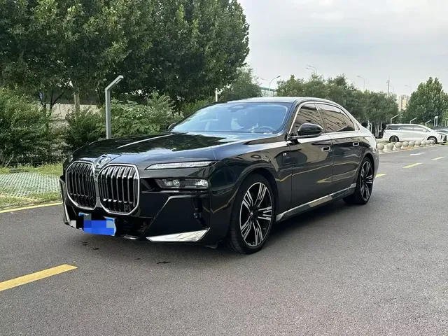 BMW 7 Series 2023 Model 740Li Leading M Sport Package