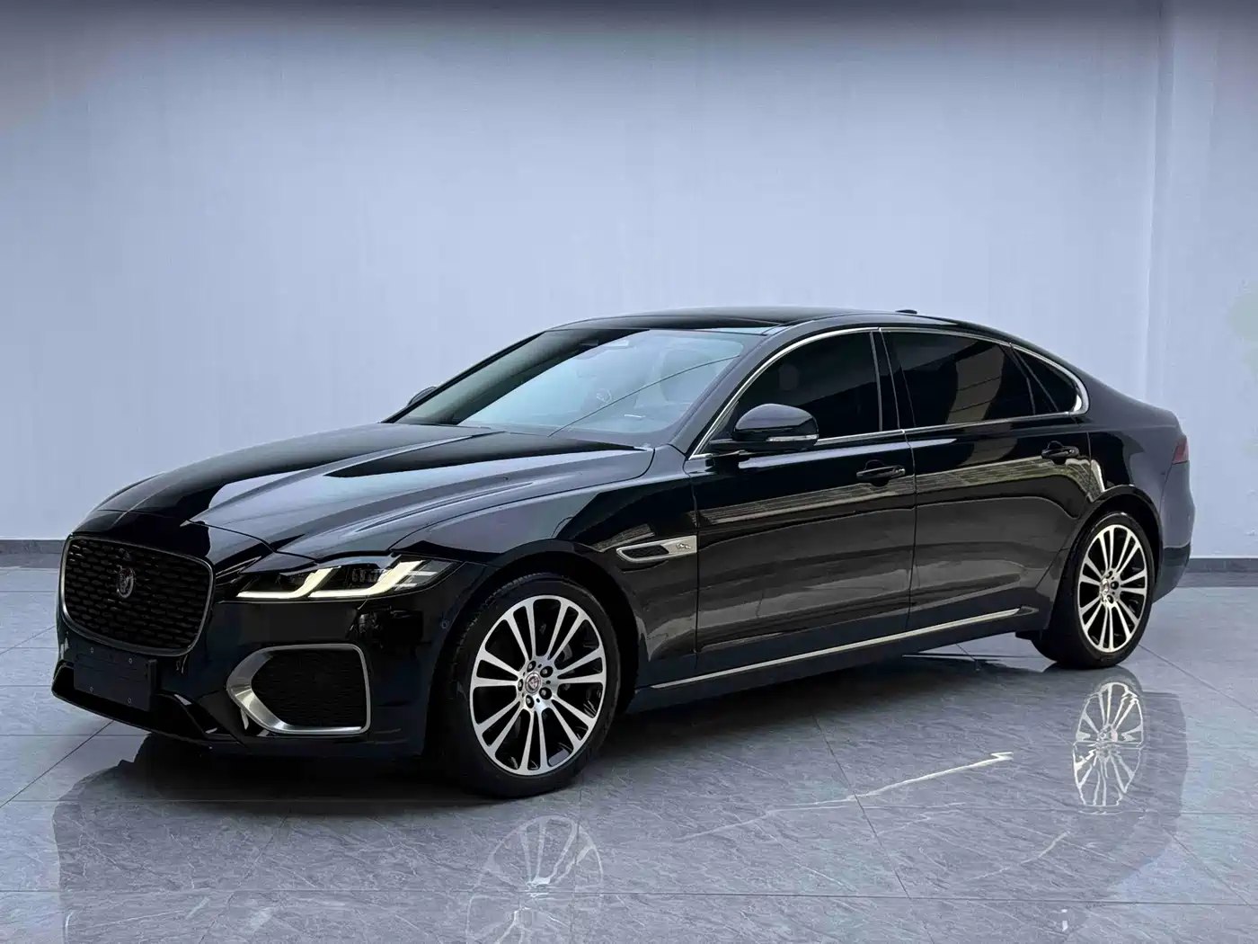 Jaguar XFL 2024 2.0T P250 2WD Premium Luxury