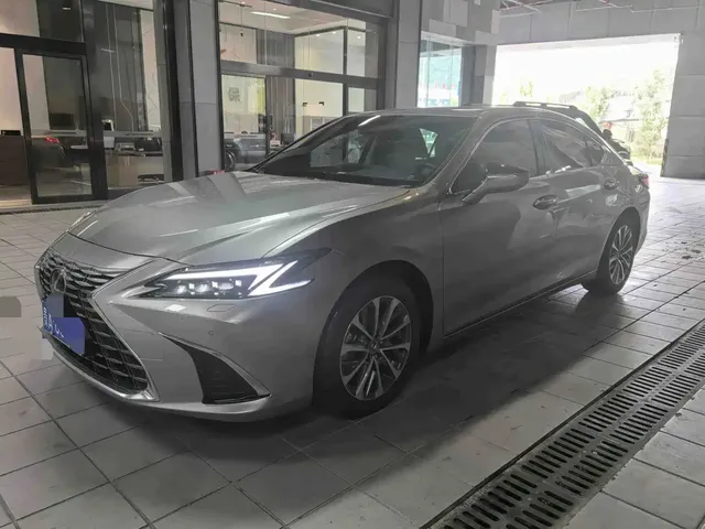 Lexus ES 2025 300h Ultimate Edition